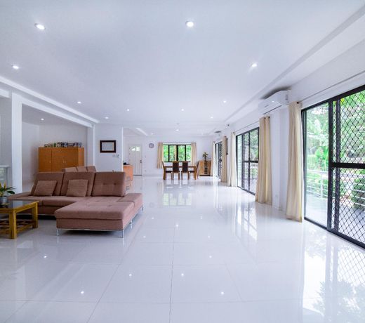 Bohol White House Bed & Breakfast