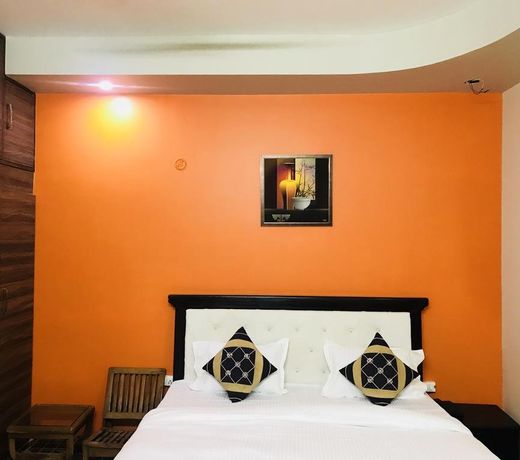 FabHotel Queen Palace