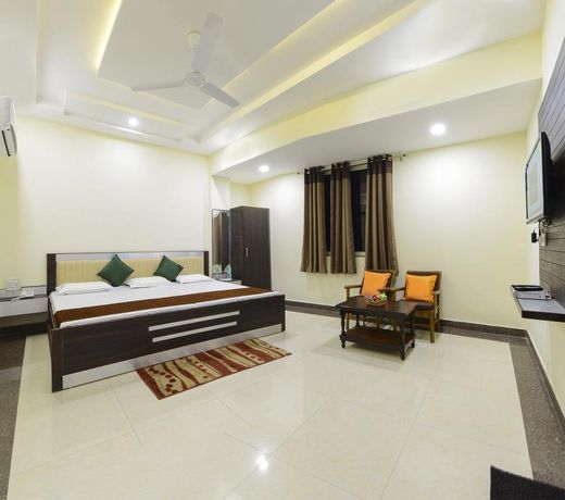 OYO 24723 Hotel Atul Palace