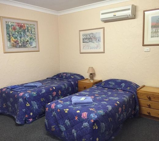 Village Motor Inn