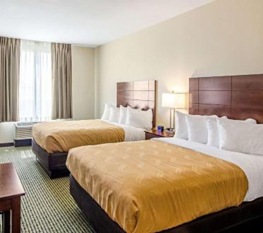 Quality Inn & Suites Near Tanger Outlet Mall