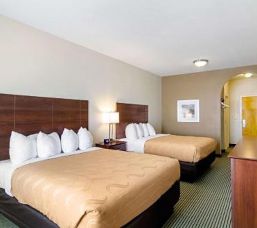 Quality Inn & Suites Near Tanger Outlet Mall