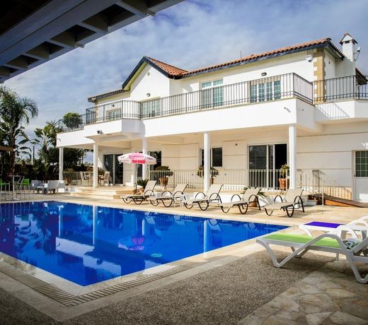 Papas Family Villa