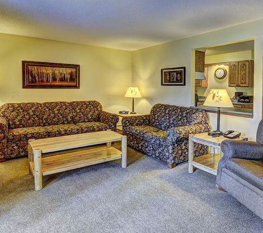 Lake Forest Resort & Club