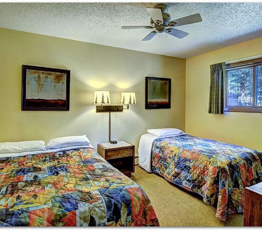 Lake Forest Resort & Club