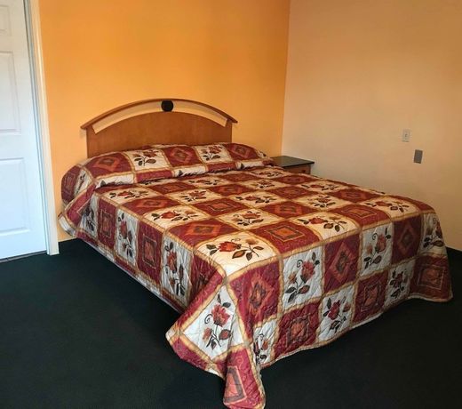Deluxe Inn