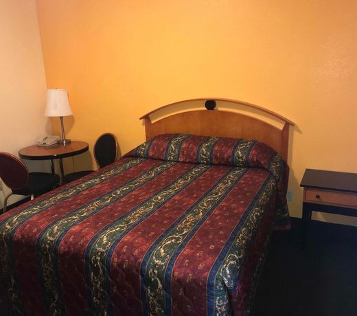 Deluxe Inn