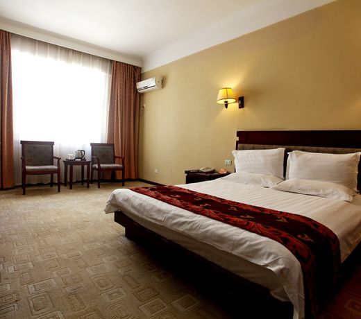 Zhongzhou Yinzuo Business Hotel