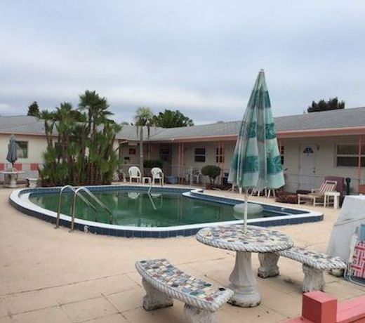 Sun Island Motel