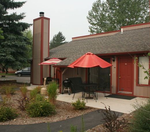 Crestwood Resort