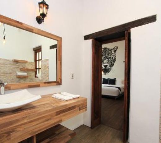 Sereno Art Hotel