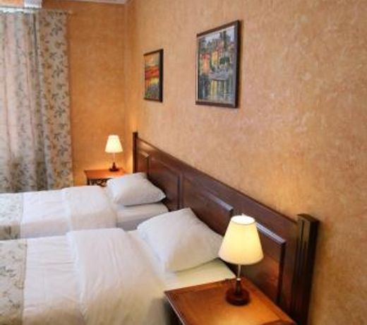 La Mezon Hotel