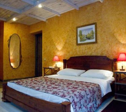 La Mezon Hotel