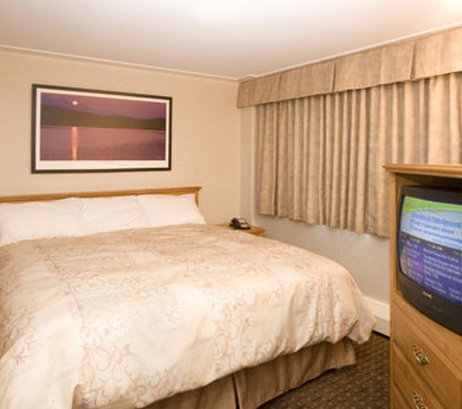 Woodlands Inn & Suites