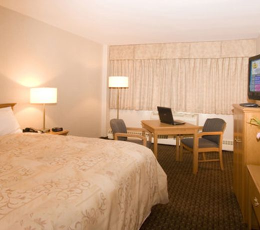 Woodlands Inn & Suites
