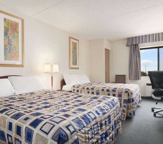Travelodge by Wyndham Edmonton South