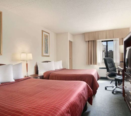 Travelodge by Wyndham Edmonton South