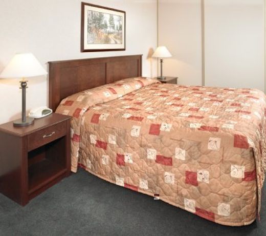 COAST EDMONTON HOUSE SUITE