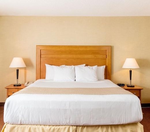 Days Inn by Wyndham Edmonton Downtown