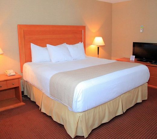 Days Inn by Wyndham Edmonton Downtown