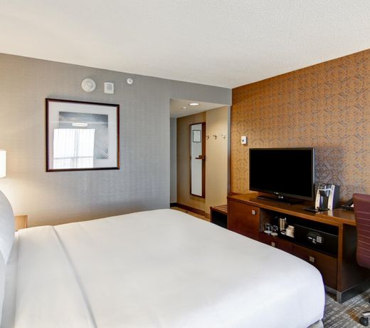 DoubleTree by Hilton West Edmonton