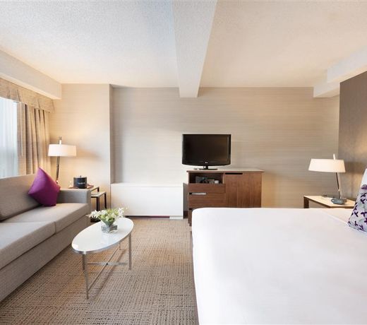 Coast Edmonton Plaza Hotel by APA