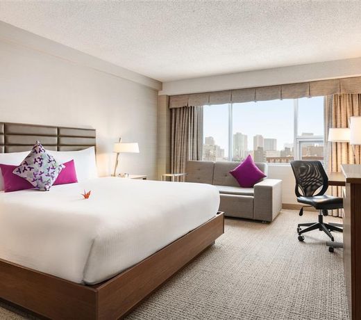 Coast Edmonton Plaza Hotel by APA