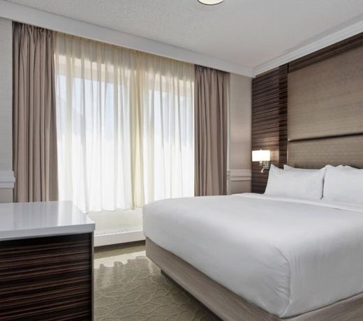 Delta Hotels by Marriott Edmonton Centre Suites