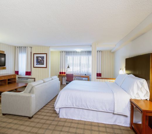 Four Points by Sheraton Edmonton South
