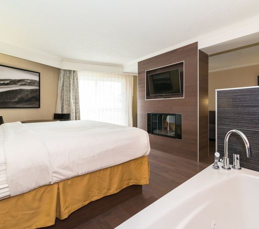 Holiday Inn Express Edmonton Downtown, an IHG Hotel