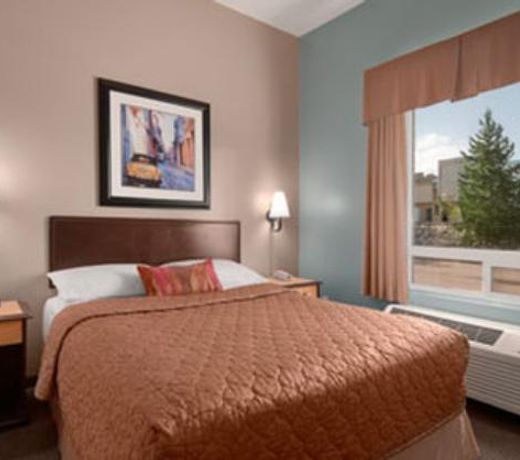 Super 8 by Wyndham Edmonton South