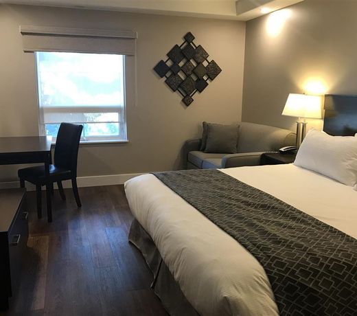 Chateau Louis Hotel & Conference Centre