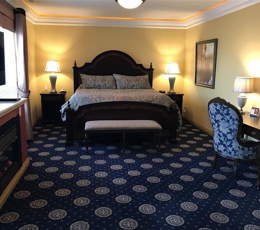 Chateau Louis Hotel & Conference Centre