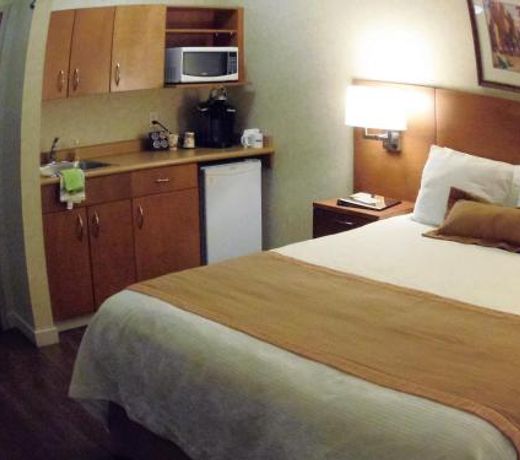 Rosslyn Inn & Suites