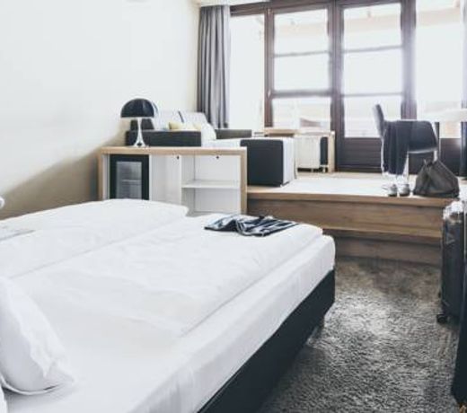 NearBy Hotel
