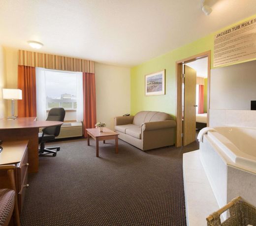 Super 8 by Wyndham Drayton Valley