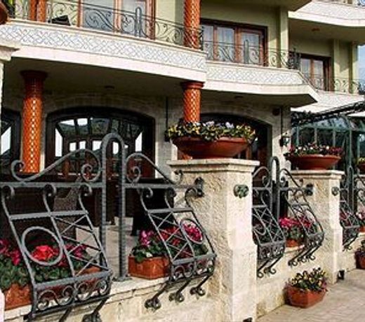 Dinasty Hotel