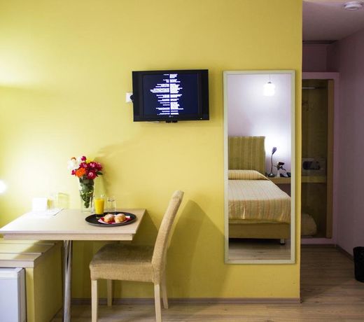 Theranda Hotel