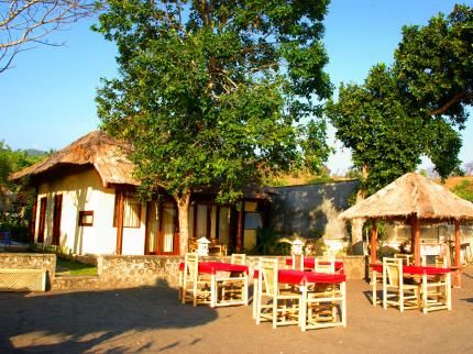 Jo Je Bungalows and Beach Bar