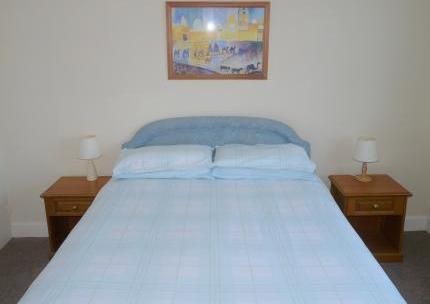 Wentworth Apartment with 2 bedrooms, Superfast Wi-Fi and private parking
