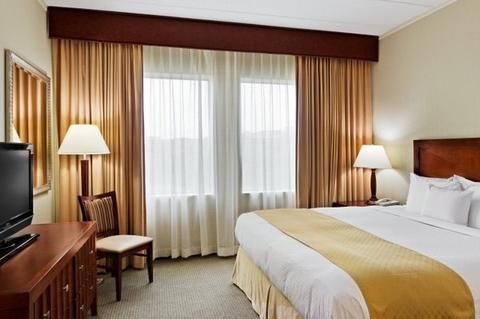 DoubleTree Suites by Hilton Philadelphia West