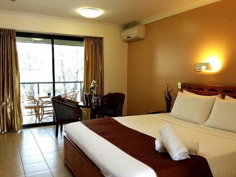 Novena Palms Motel