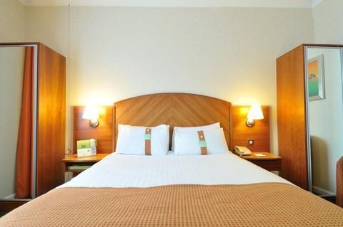 DoubleTree by Hilton Woking