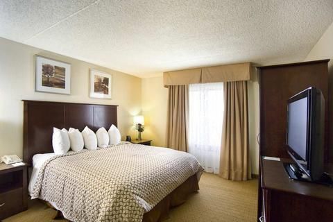 Embassy Suites Cleveland - Beachwood