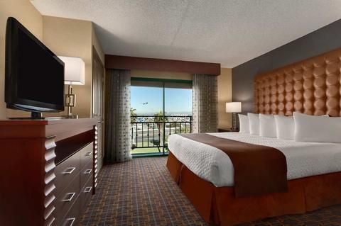 Embassy Suites by Hilton Los Angeles International Airport South