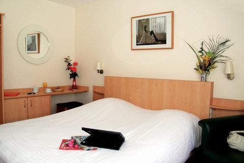 Kyriad Lille - Mons en Baroeul