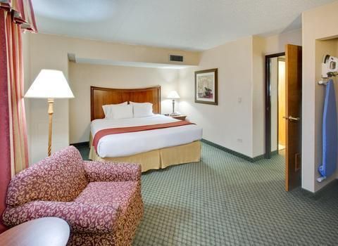 Holiday Inn Express Chicago-Downers Grove, an IHG Hotel