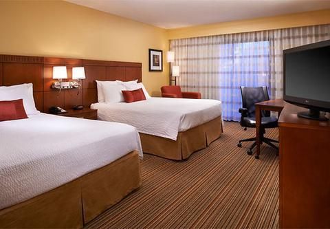 Courtyard by Marriott Louisville East
