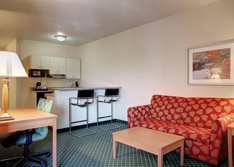 Comfort Inn & Suites Oakland