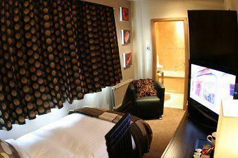 Inn On The Prom At The Fernlea Hotel